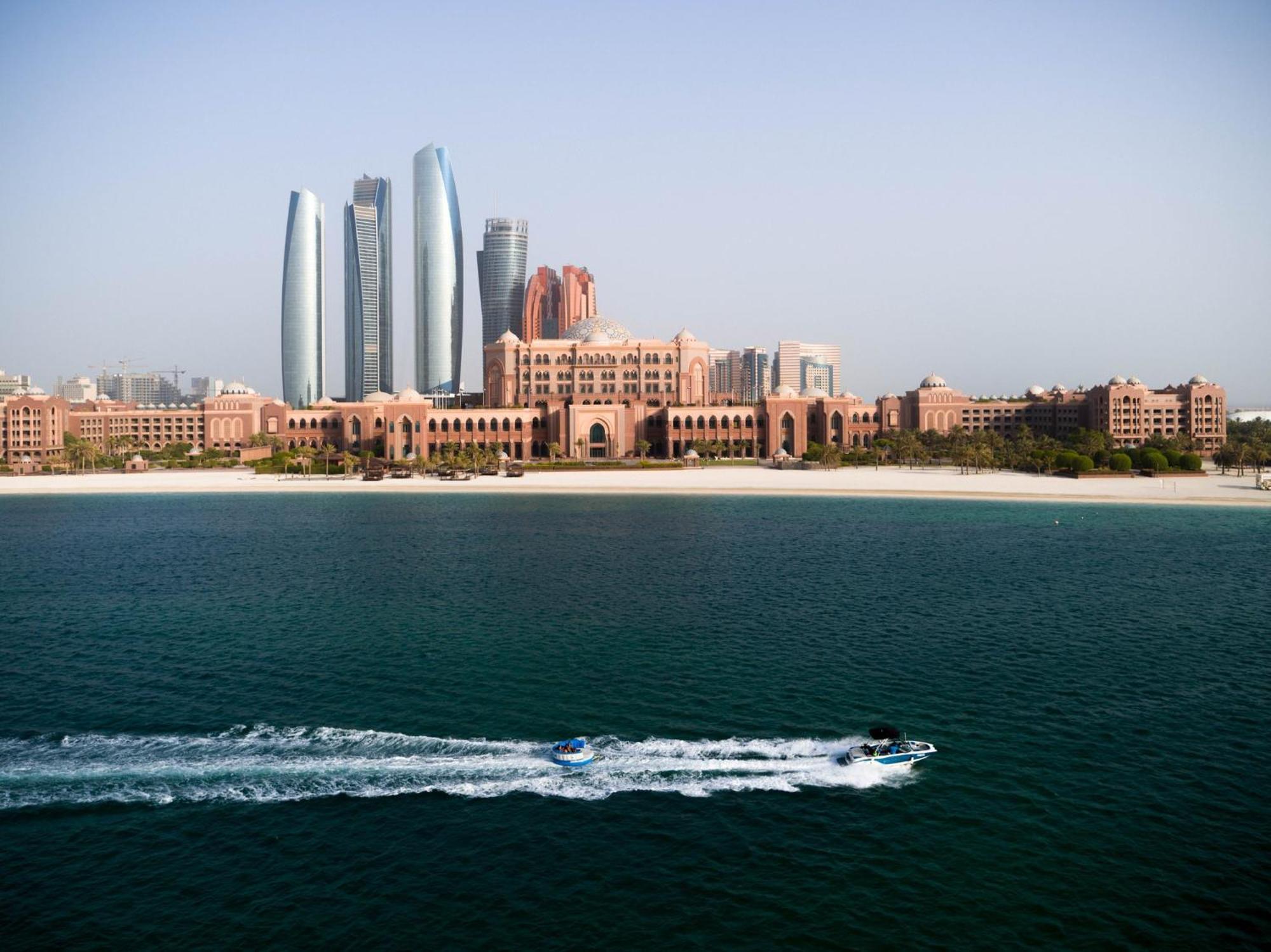 八星皇宫酒店 阿布扎比 外观 照片 The skyline of Abu Dhabi