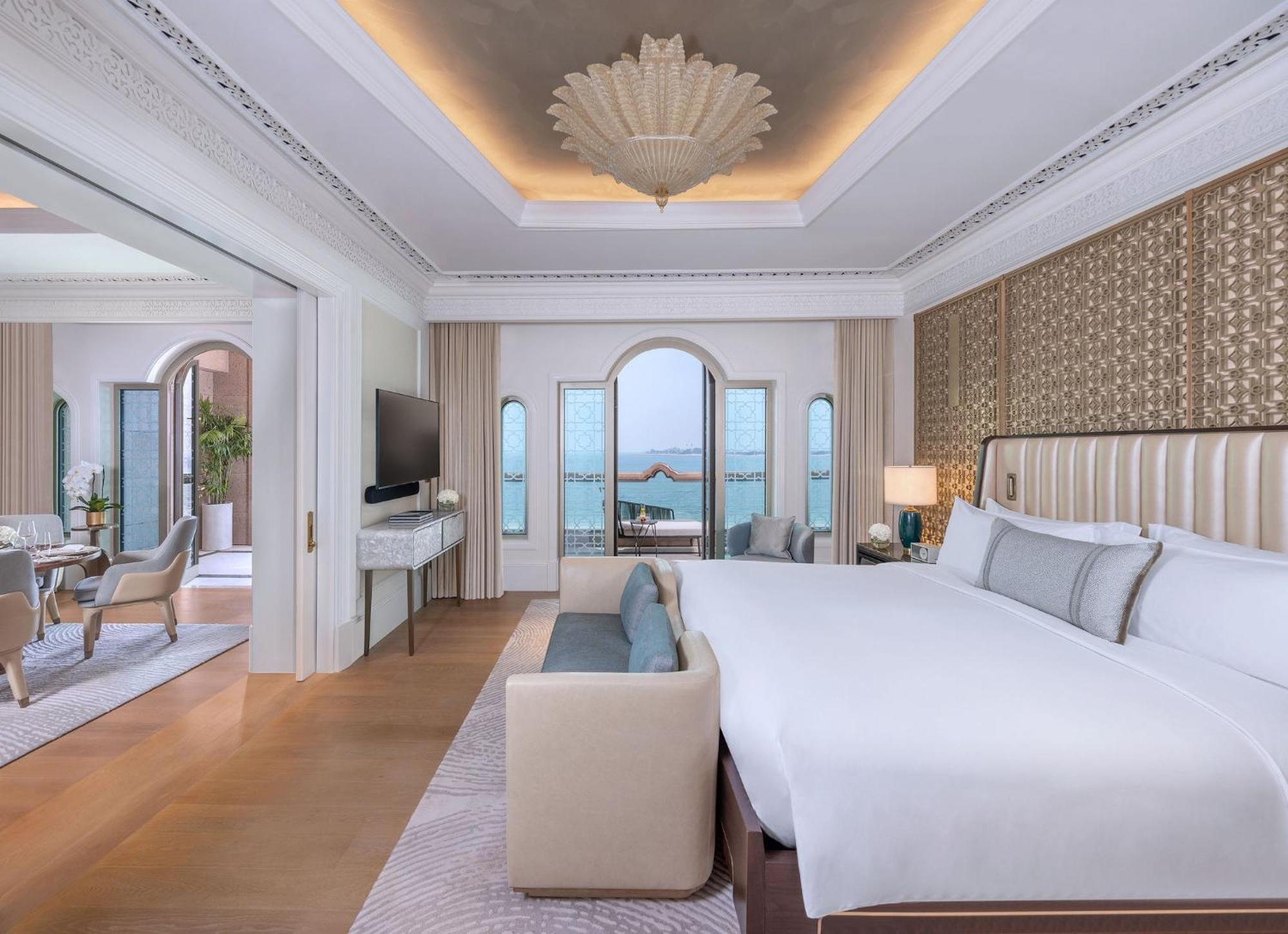 八星皇宫酒店 阿布扎比 外观 照片 A suite at the hotel